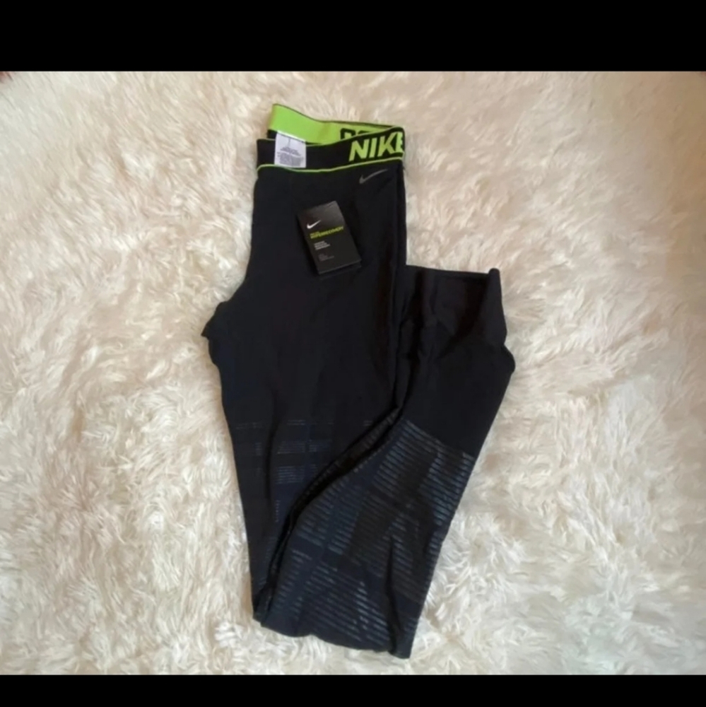 New nike hyper recovery leggings